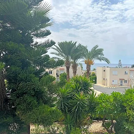 Modern Seaview Townhouse In Coral Bay 4*