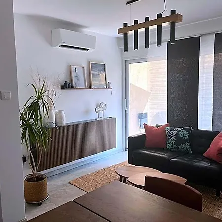Modern Seaview Townhouse In Coral Bay 酒店