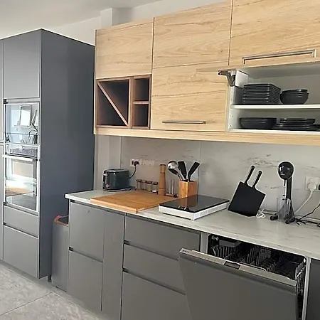 Modern Seaview Townhouse In Coral Bay 酒店