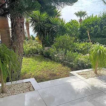 Modern Seaview Townhouse In Coral Bay 4* 佩亚