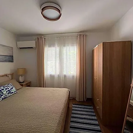Modern Seaview Townhouse In Coral Bay 4*